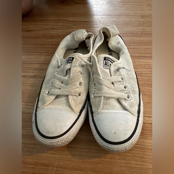 White slip on converse sneaks size 6 - Picture 4 of 6